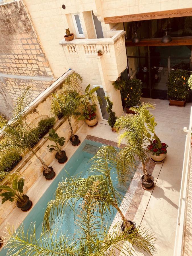 Studio Balcony