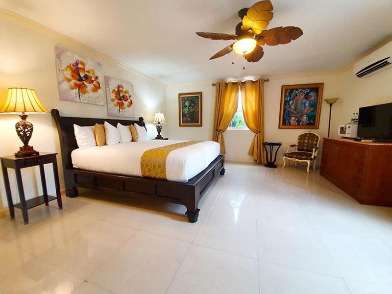 Tanzanite Room