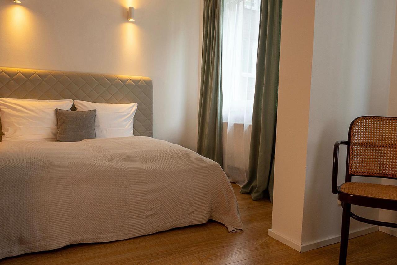 Suite,1007275519:JPEG