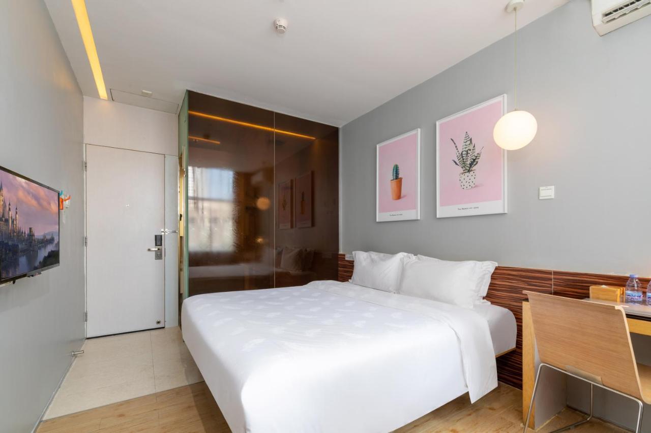 Standard Queen Room