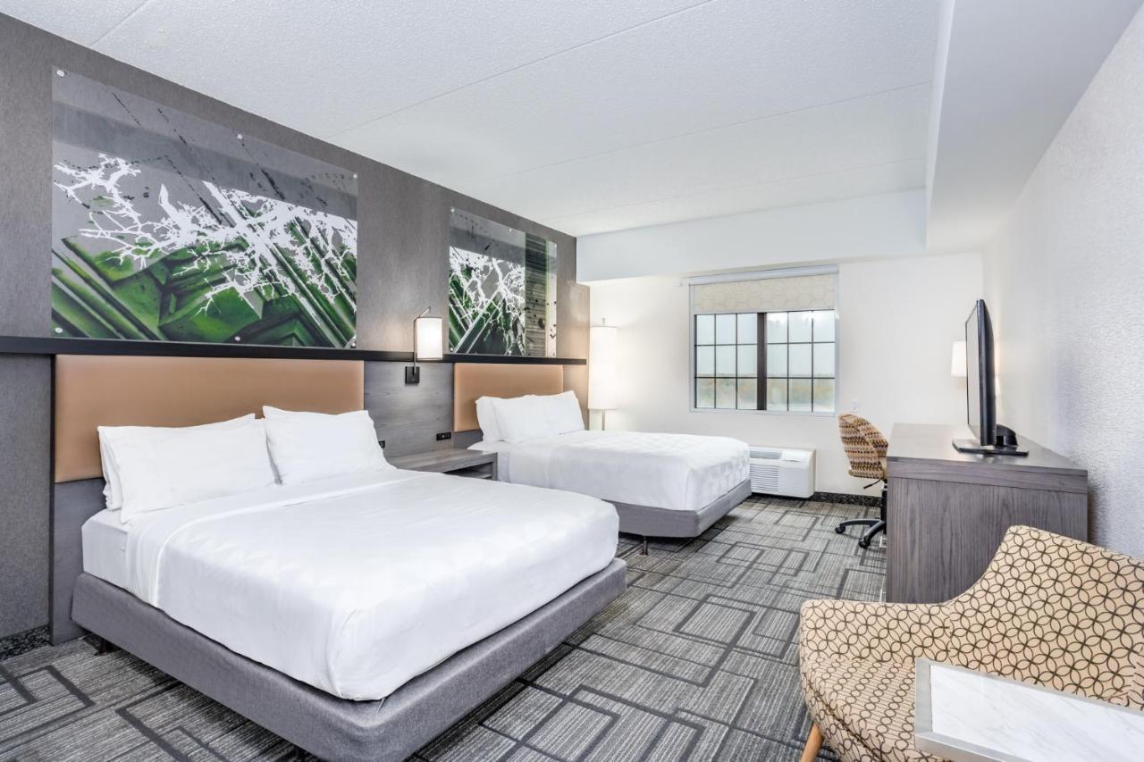 Standard Room with Two Queen Beds,1008014017:JPEG