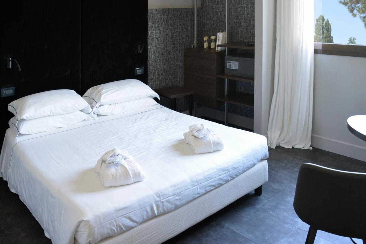 Standard Suite,1011716449:JPEG