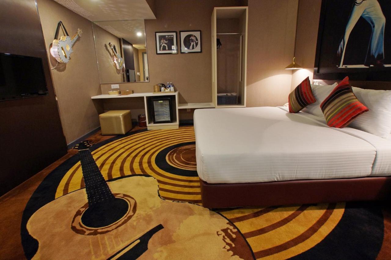 Theme room