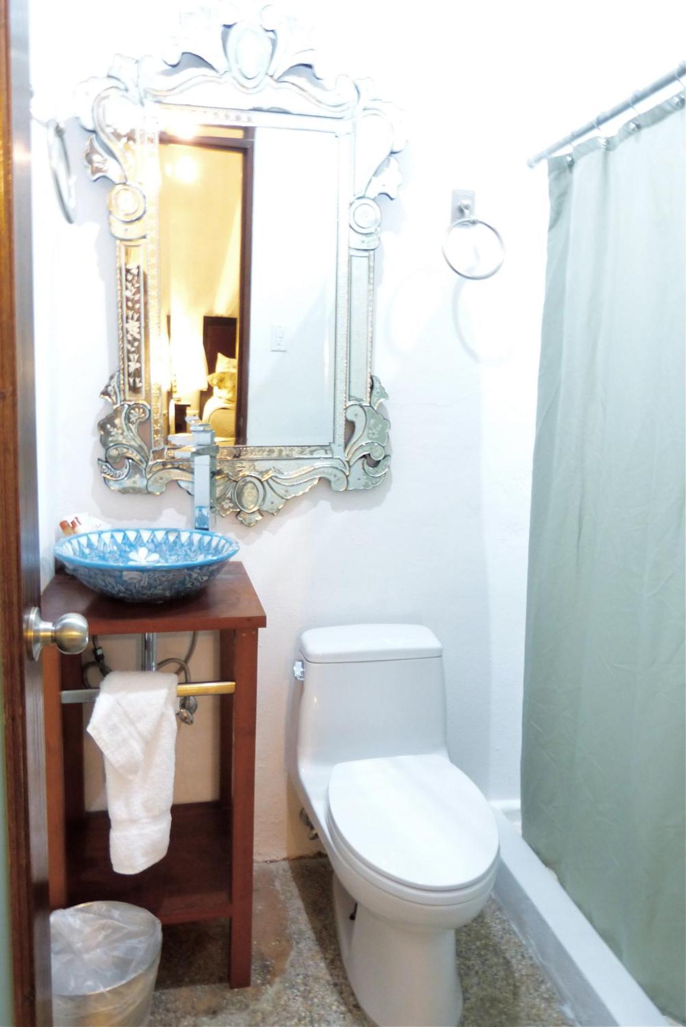 Habitación Interior con cama extragrande