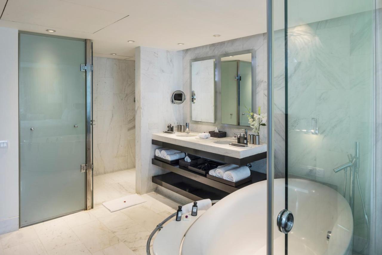 Premier Suite with 10% discount on Airport Transfers and Spa service