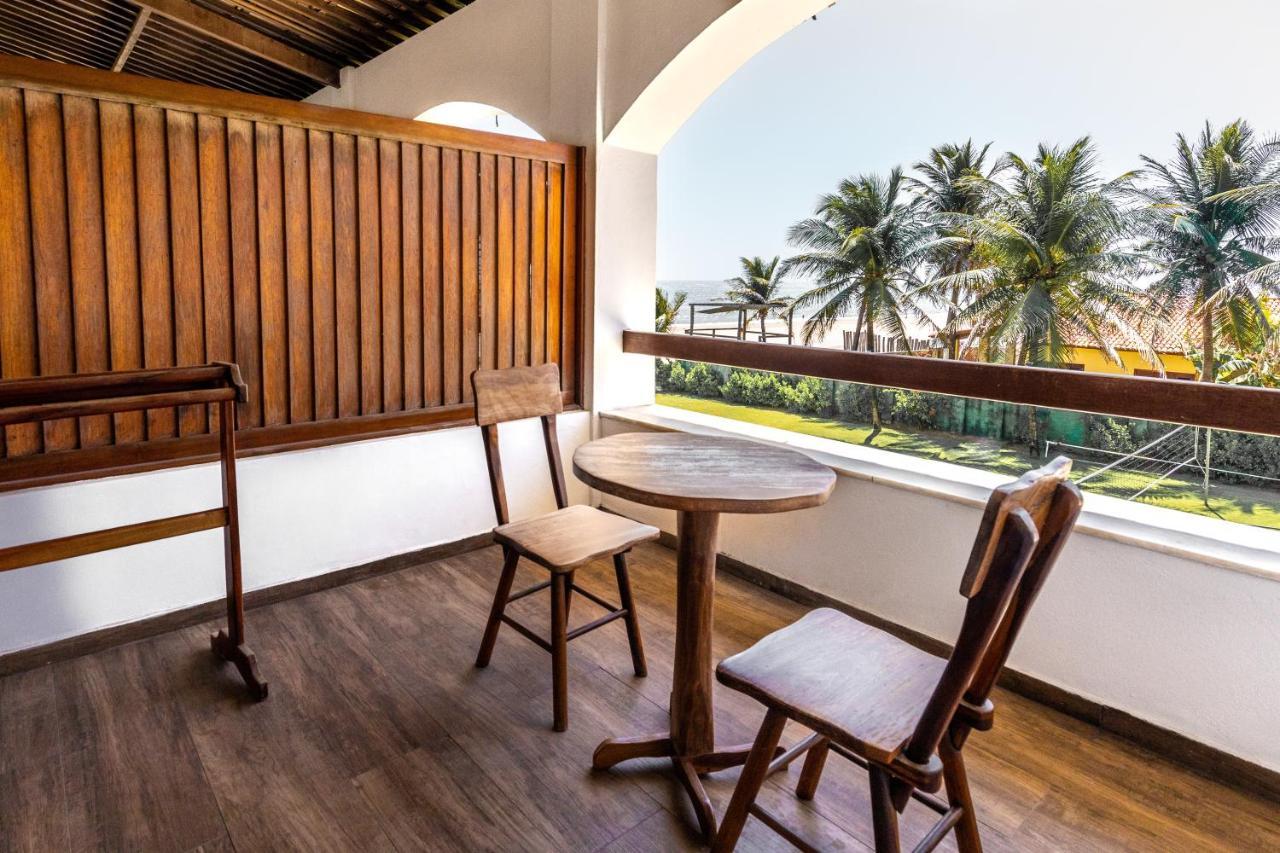 Deluxe Double Room with Side Sea View