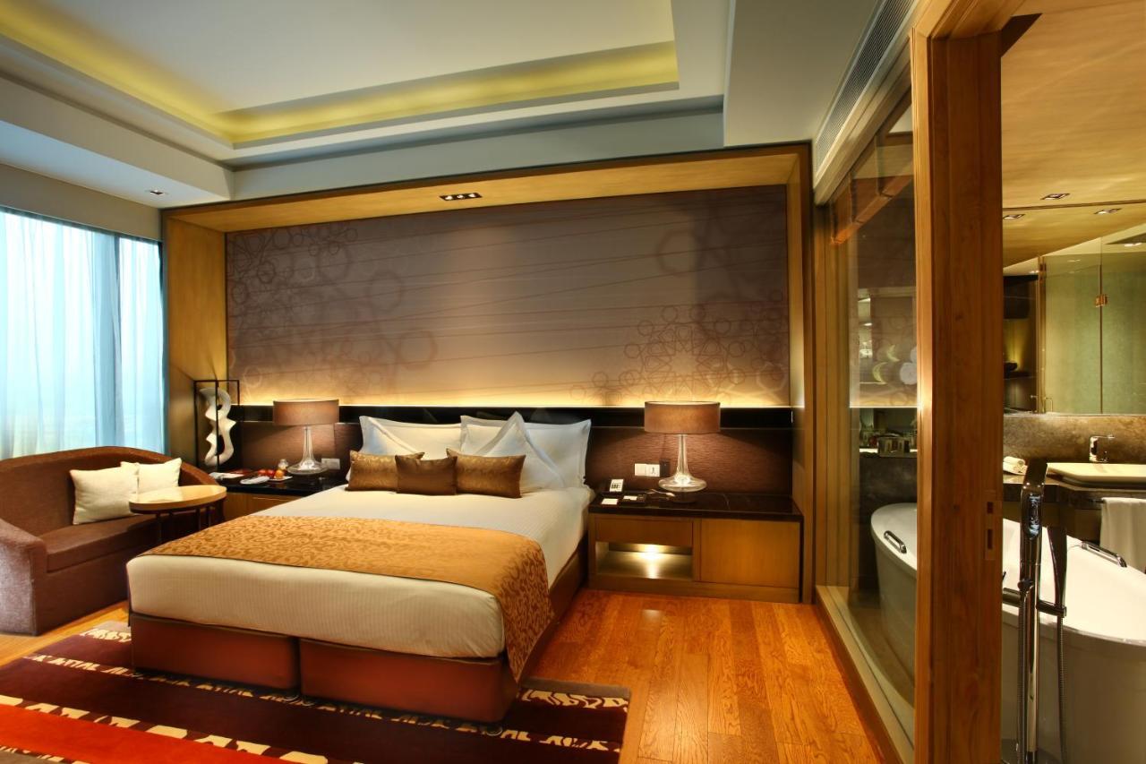 One-Bedroom Suite King Bed Non-Smoking,1084149919:JPEG