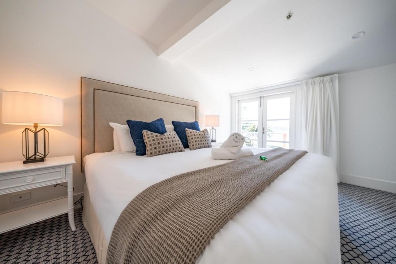 Queen Room with Balcony Ocean View
