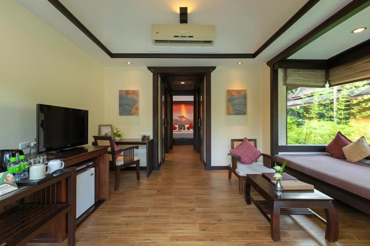 Villa Pool Access