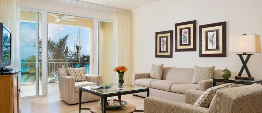 One-Bedroom Oceanfront Suite