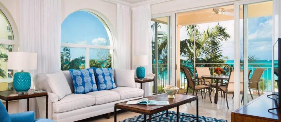 One-Bedroom Oceanfront Suite