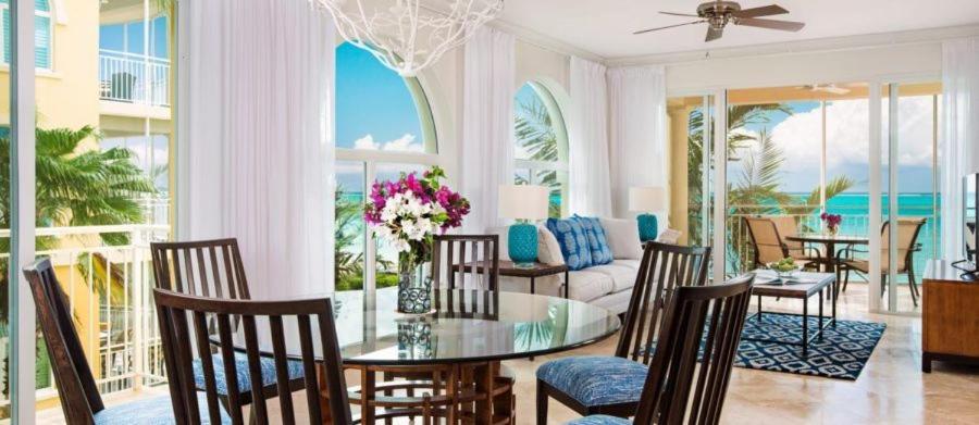 One-Bedroom Oceanfront Suite