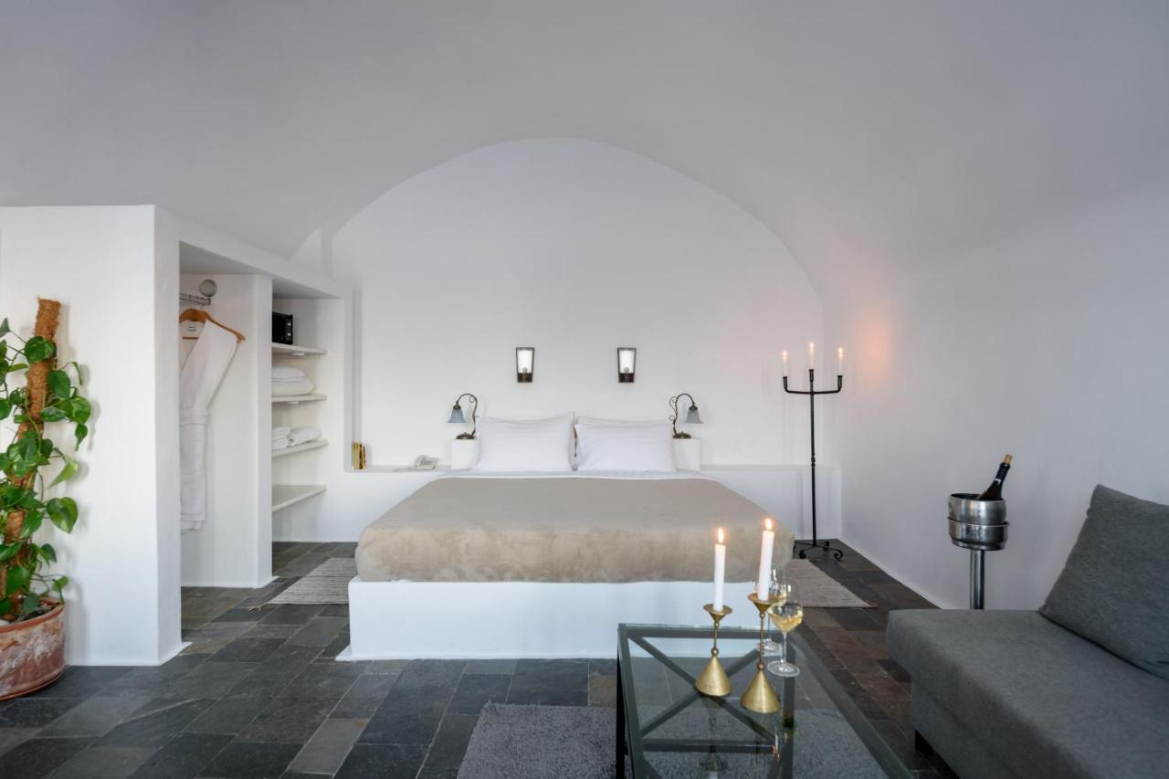 Suite with Panoramic Caldera View