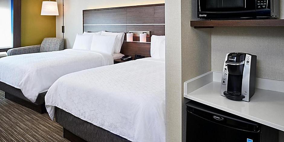 Standard Queen Room Two Queen Beds