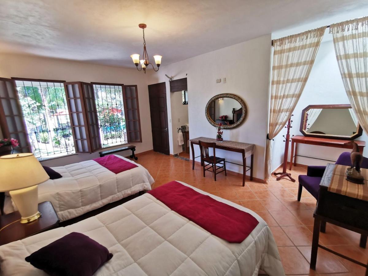 Deluxe Queen Suite