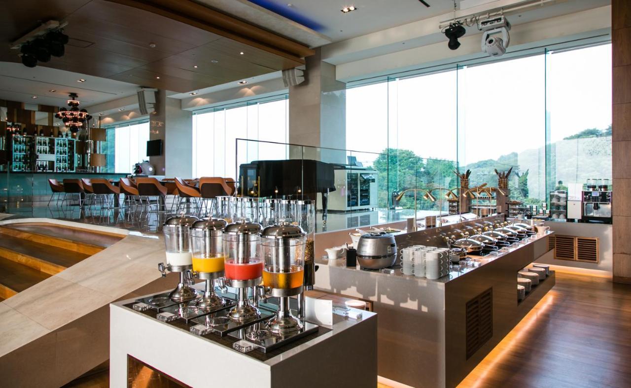 Club Deluxe Room with Mountain View - Lounge Benefit,1069345177:JPEG