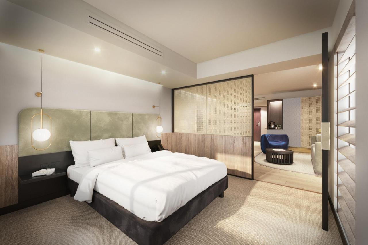 One-Bedroom Junior Queen Suite with Sofa Bed,1088816872:JPEG