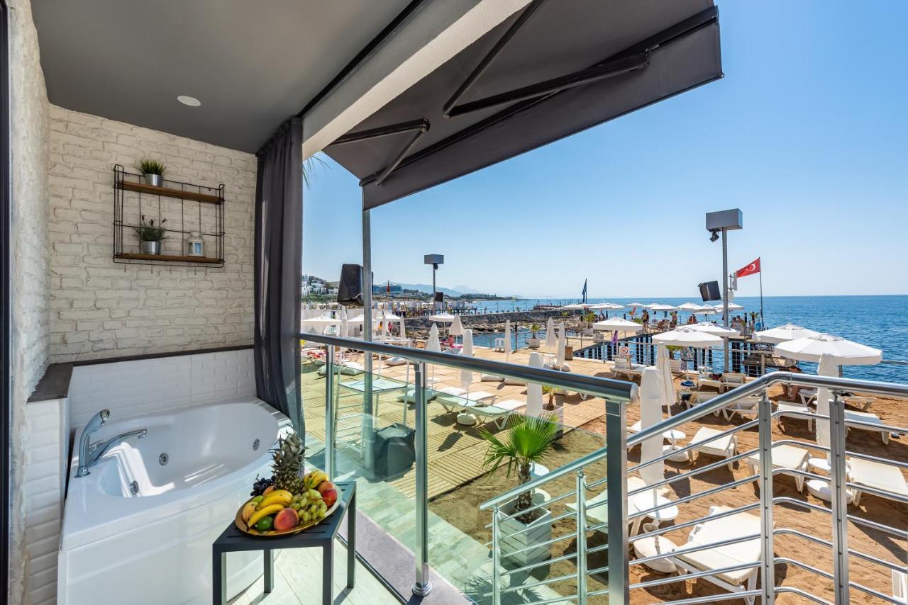 Premium Beachfront Room-Adult Only 16