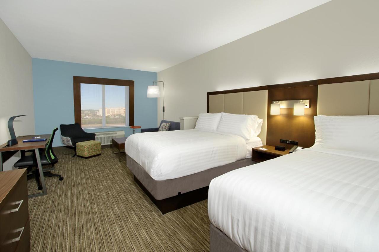 Queen Suite with Two Queen Beds and Sofa Bed