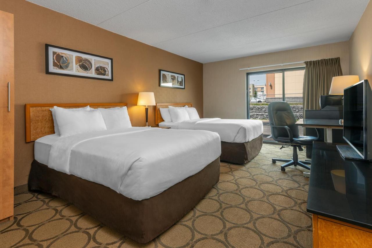 Queen Room Two Queen Beds Non Smoking Ground Floor Pet Friendly