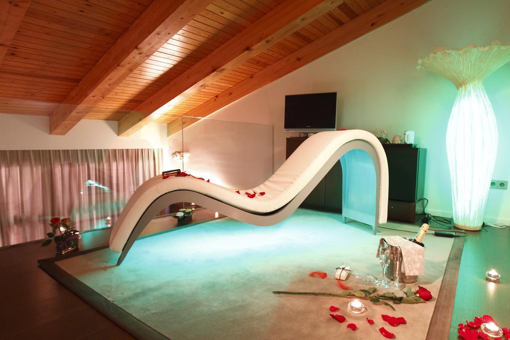 Exclusive Suite,186558060:JPEG