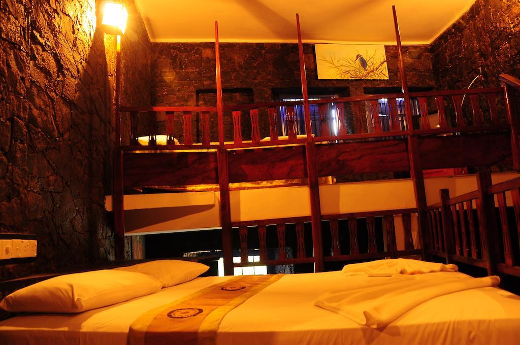 Deluxe Family Room (3 Adults),109437615:JPEG