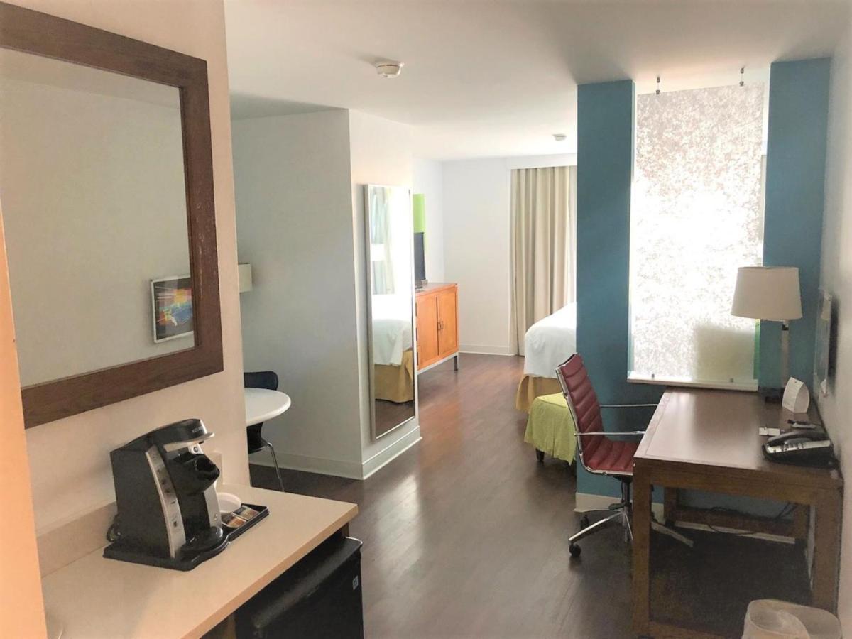 One-Bedroom King Suite with Sofa Bed,1095683067:JPEG