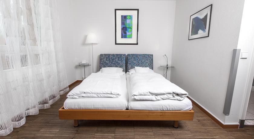 Double Room - Street Side
