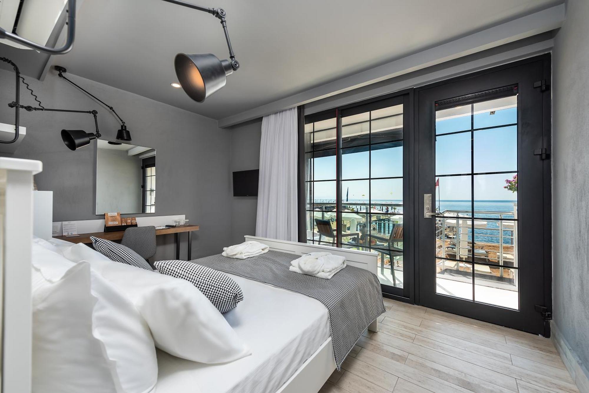 Premium Beachfront Room-Adult Only 16