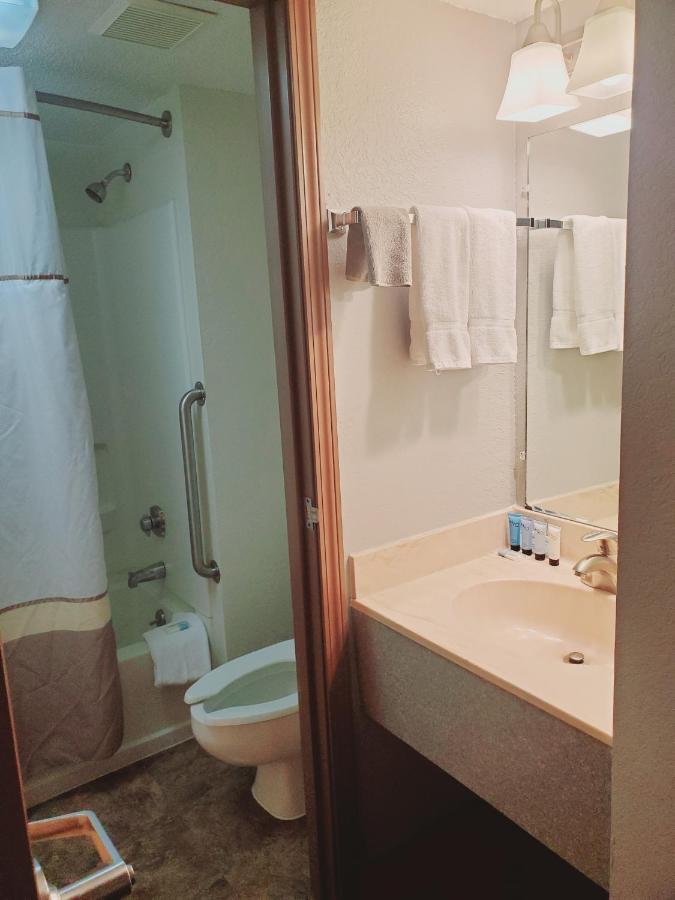 Queen Room Two Queen Beds Pet Friendly