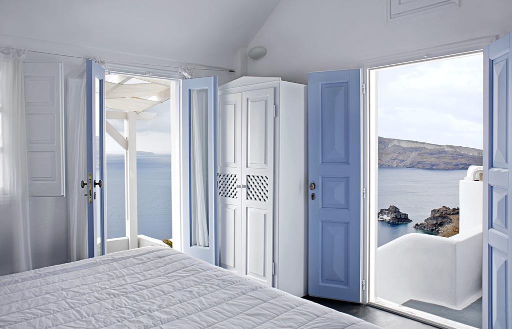 Junior Suite with Caldera View
