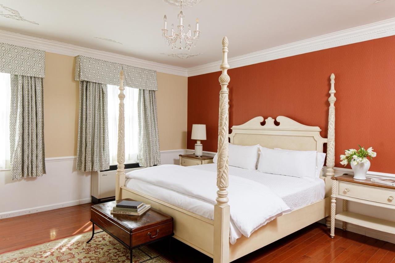 King Contessa Room
