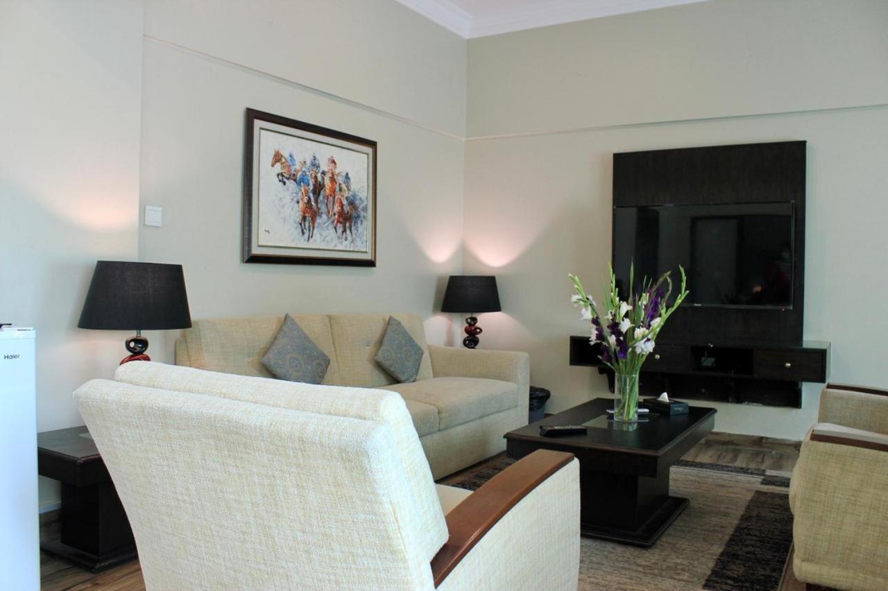 Deluxe King Suite