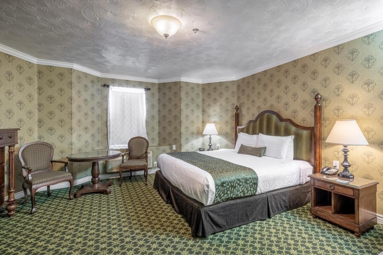 Deluxe King Room - Accessible - No pets,1104664605:JPEG