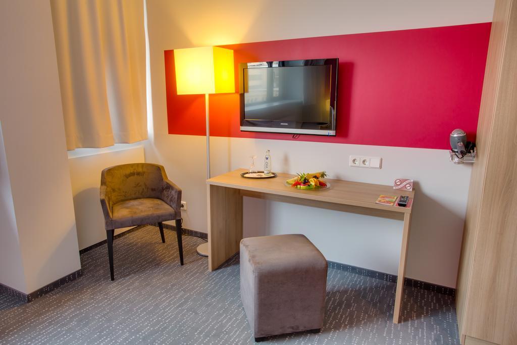 Single Room,829876214:JPEG
