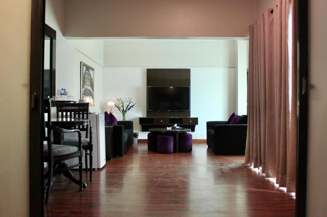 Deluxe King Suite