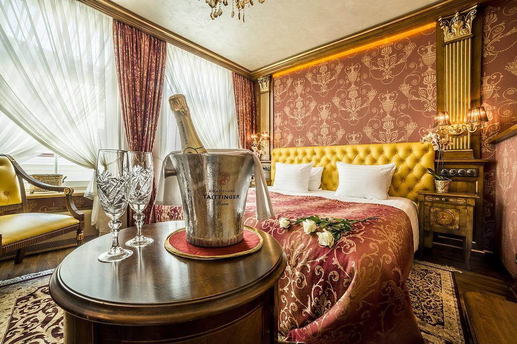 Queen Suite,110768466:JPEG