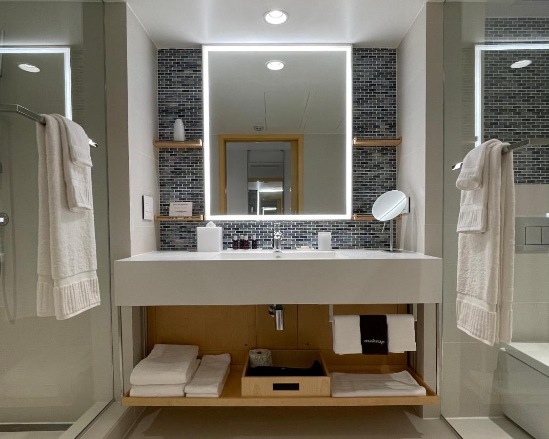 King Oceanview Guestroom,1113073524:JPEG