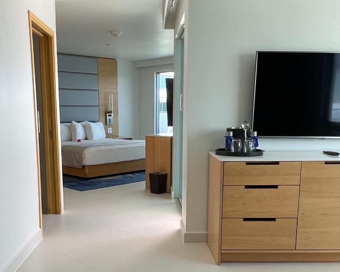 Junior Oceanfront Suite,1113075582:JPEG