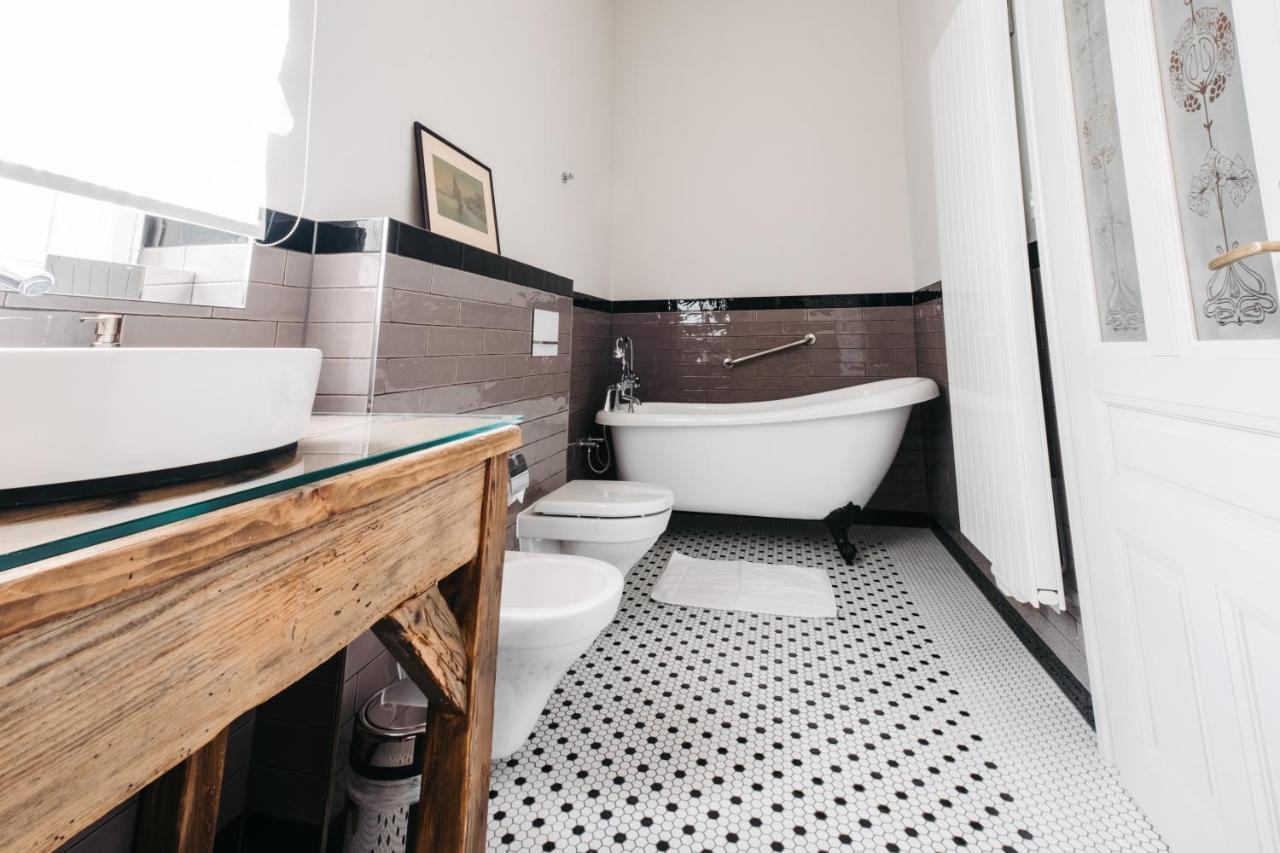 Deluxe Double Room Bath