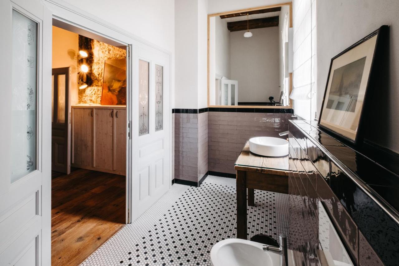 Deluxe Double Room Bath