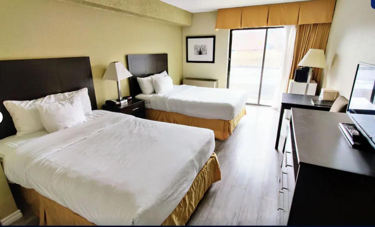 Standard Queen Room with Two Queen Beds - Non-Smoking,1111621719:JPEG