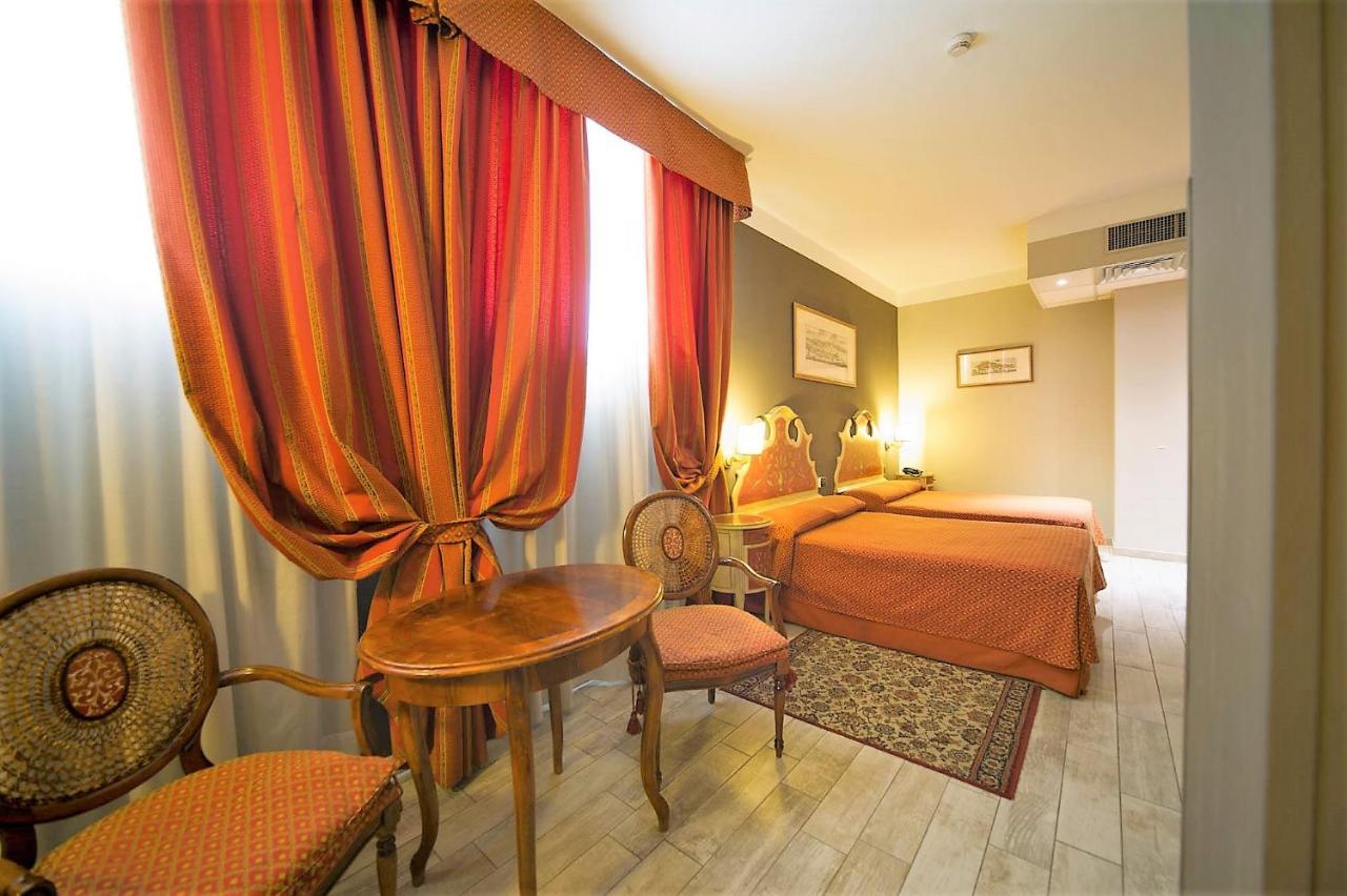 Family Room,1112151009:JPEG