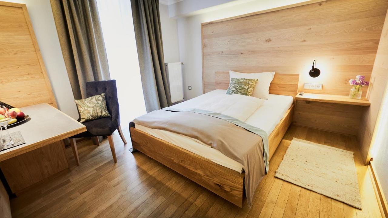 Single Room with Balcony,1116012645:JPEG