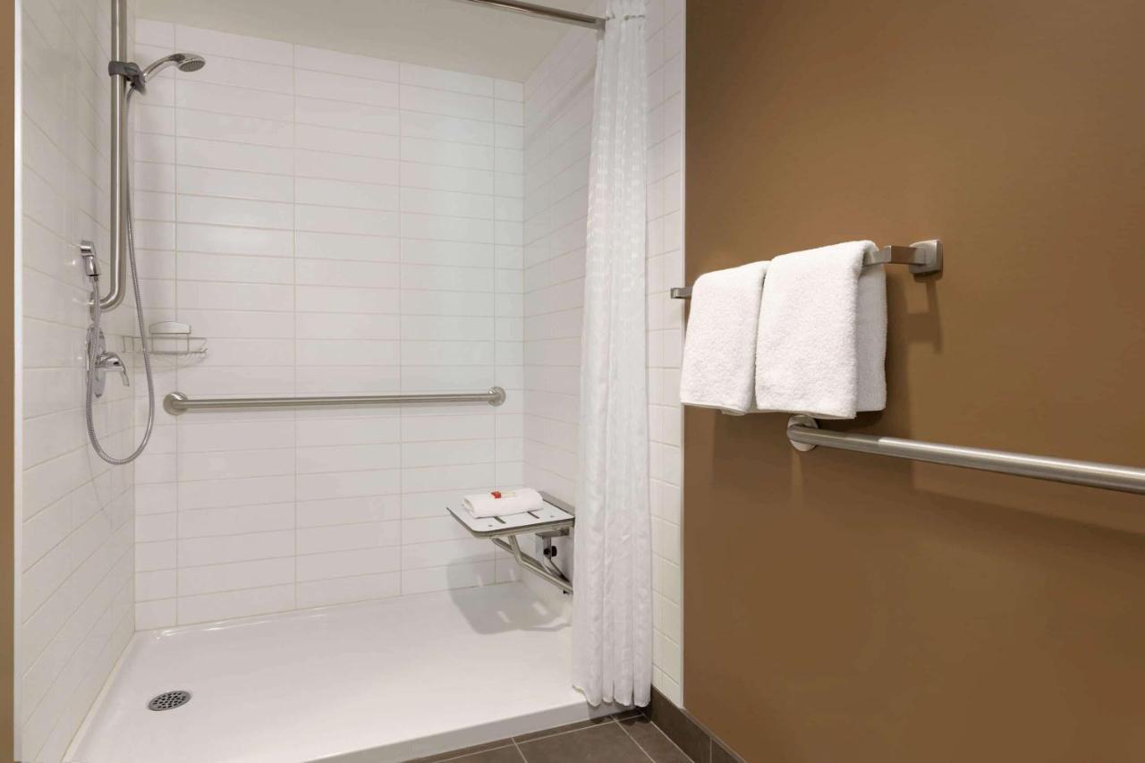 Queen Room with Roll-In Shower - Mobility Accessible/Non-Smoking,1114562451:JPEG