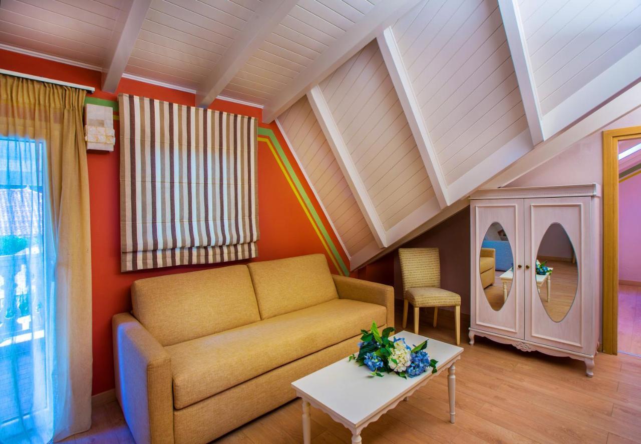 Attic One Bedroom Apartment  (2 Adults + 2 Children),1118386872:JPEG