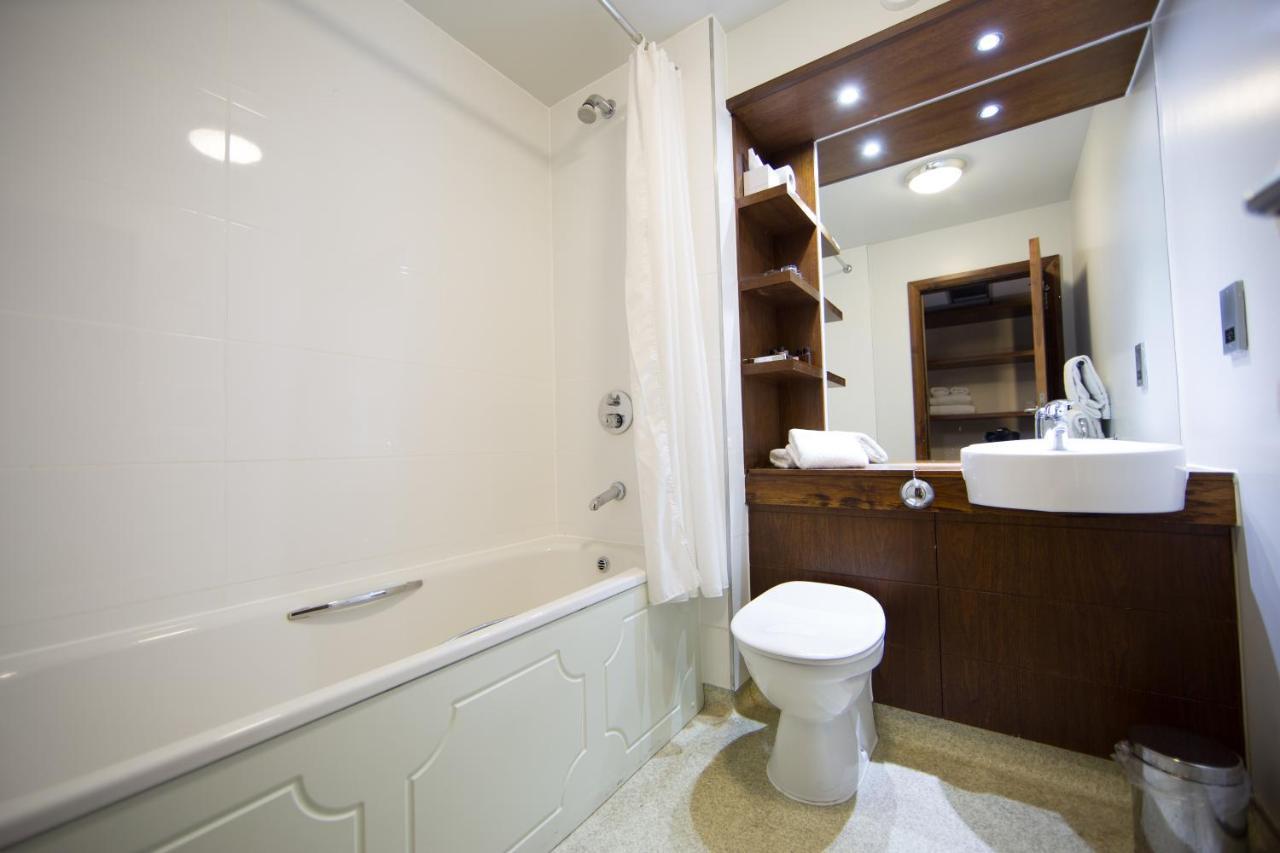 Family Room (2 Adults + 2 Children),1123320867:JPEG