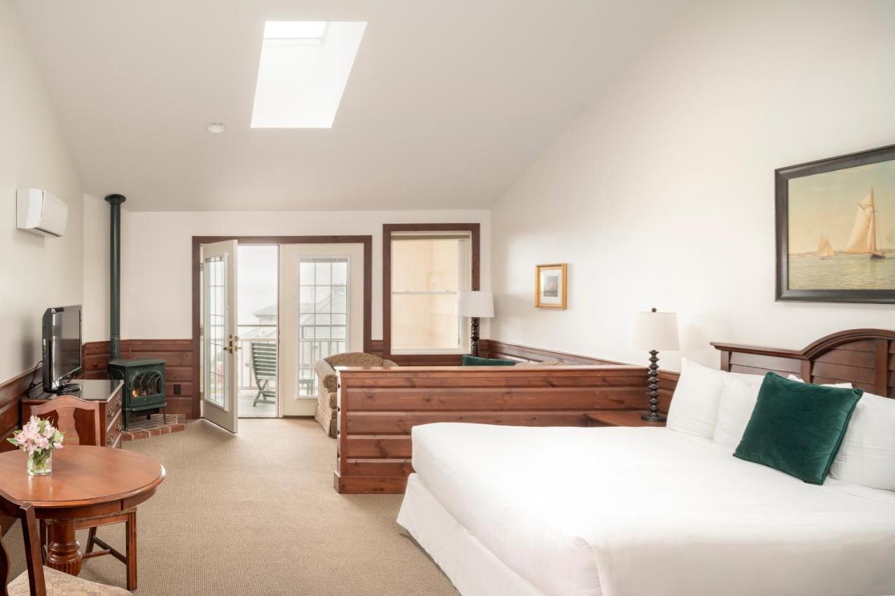 Partial Ocean View King Bed