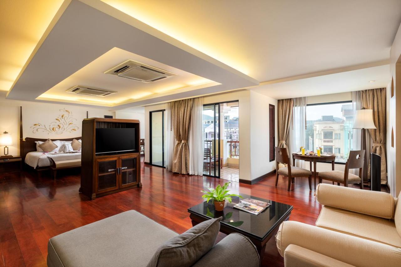 Executive Suite,912208396:JPEG