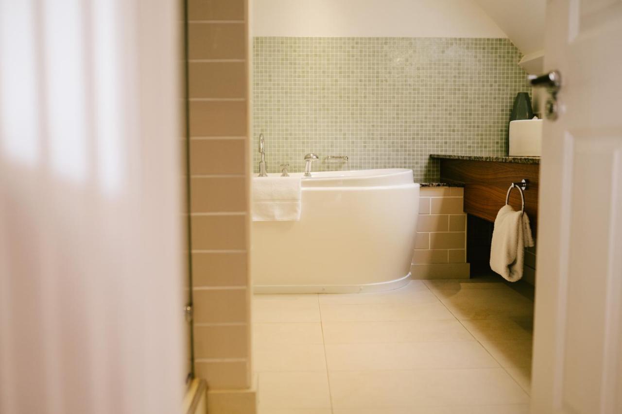 Noble Suite